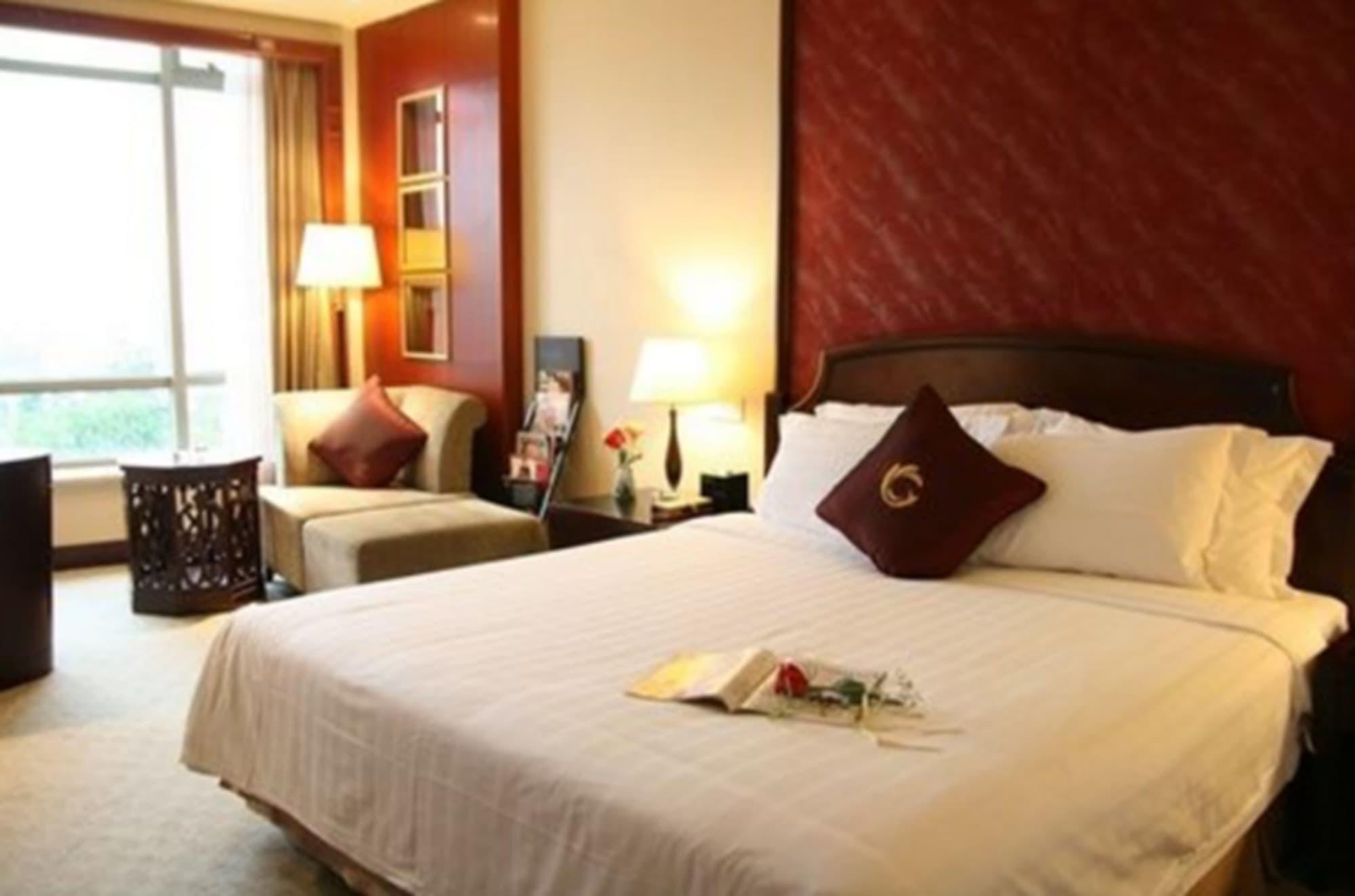The Royal Marina Plaza Hotel Guangzhou Bagian luar foto