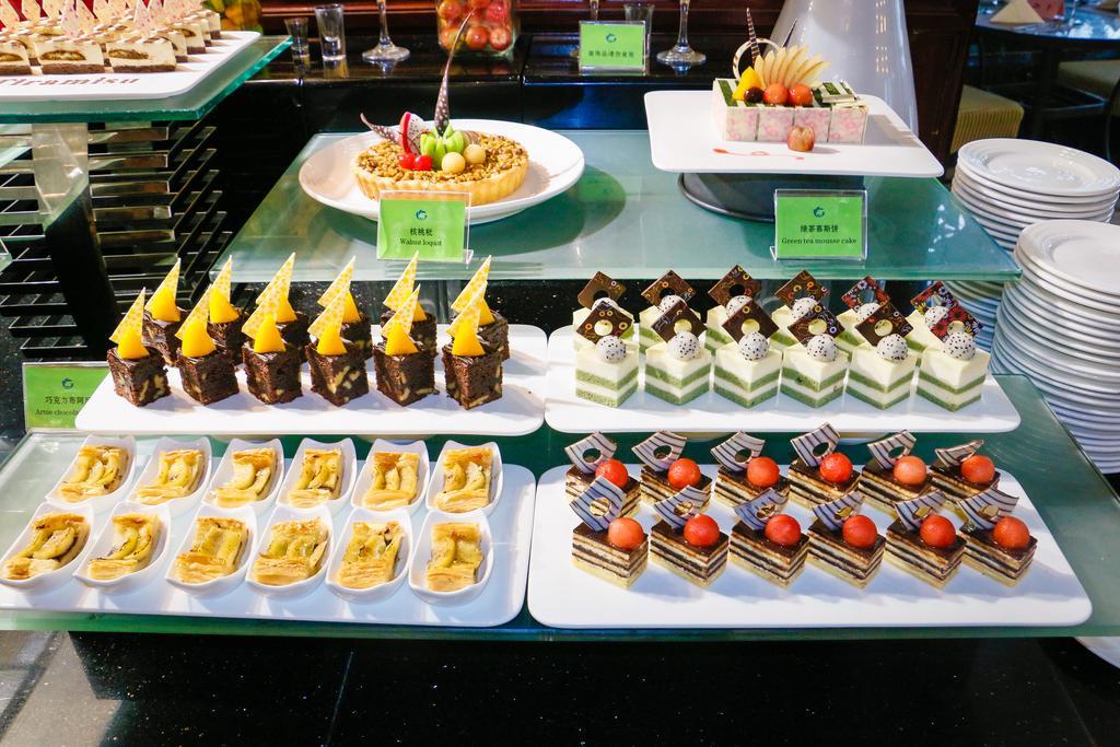 The Royal Marina Plaza Hotel Guangzhou Bagian luar foto