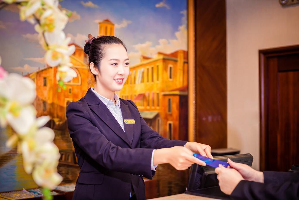 The Royal Marina Plaza Hotel Guangzhou Bagian luar foto