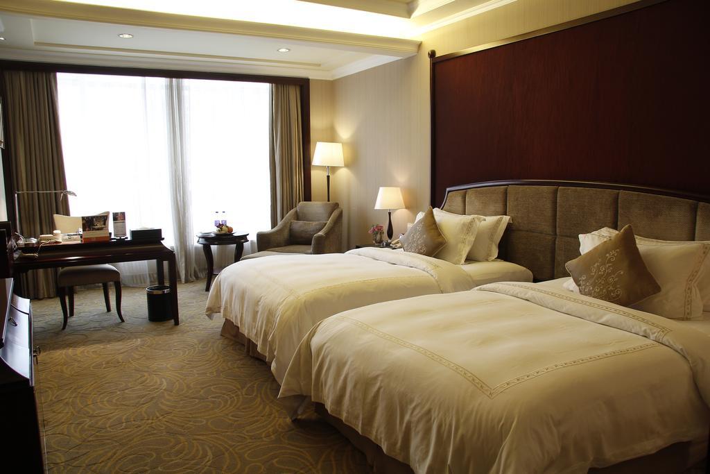 The Royal Marina Plaza Hotel Guangzhou Bagian luar foto