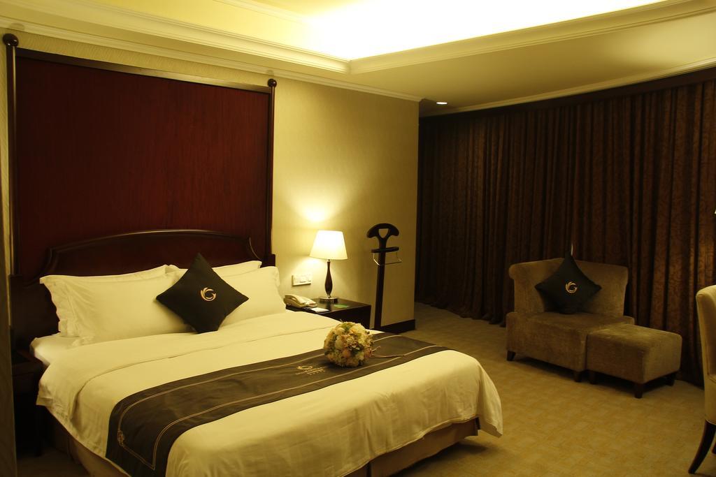 The Royal Marina Plaza Hotel Guangzhou Bagian luar foto