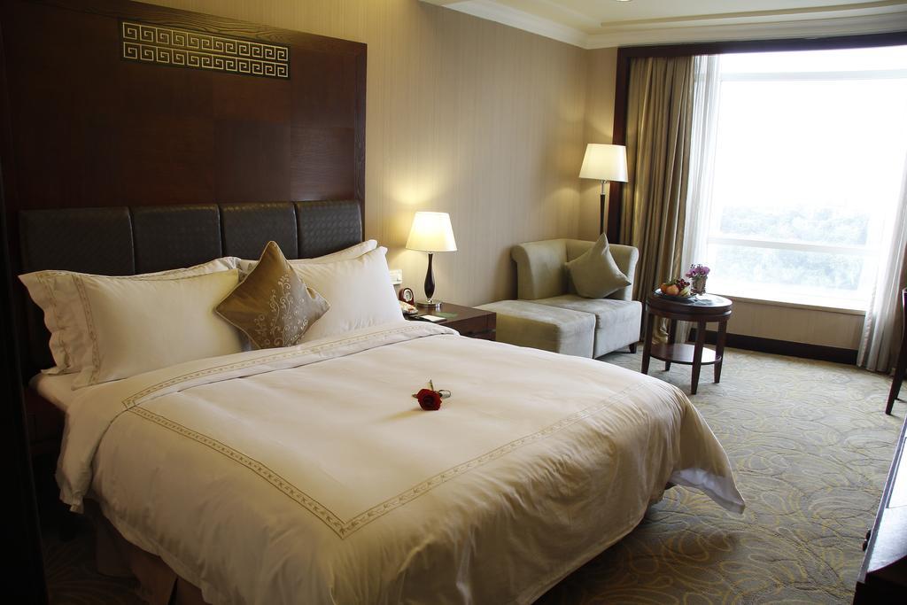 The Royal Marina Plaza Hotel Guangzhou Bagian luar foto