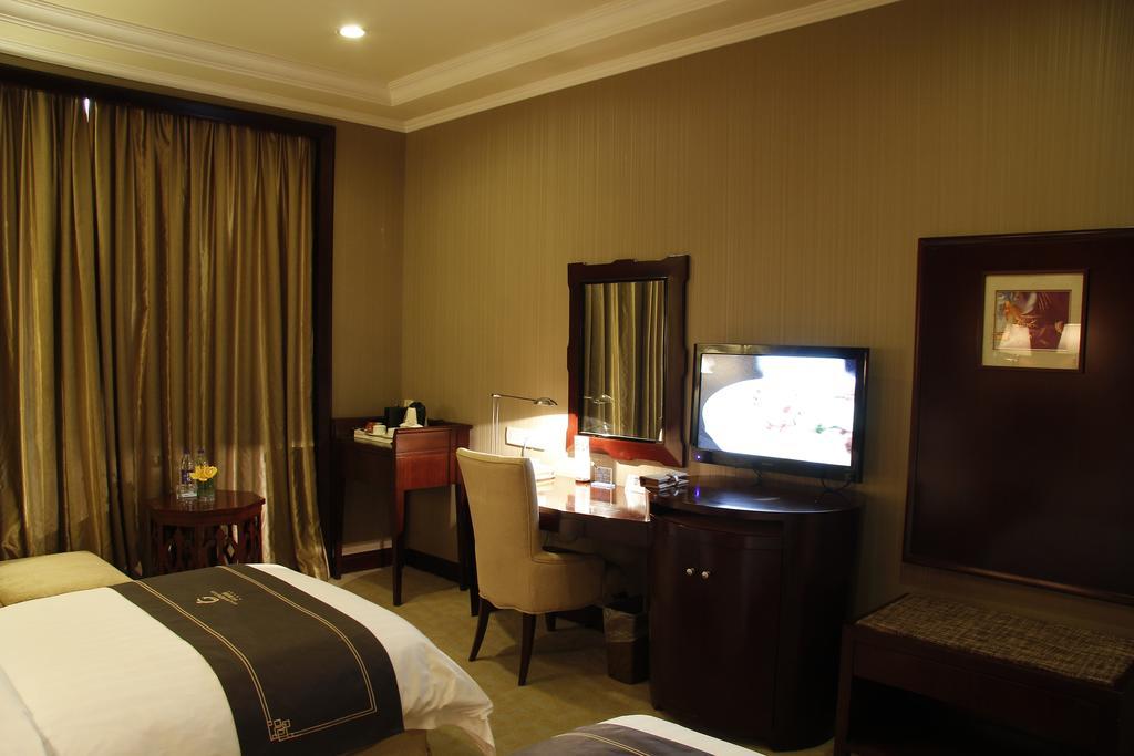 The Royal Marina Plaza Hotel Guangzhou Bagian luar foto