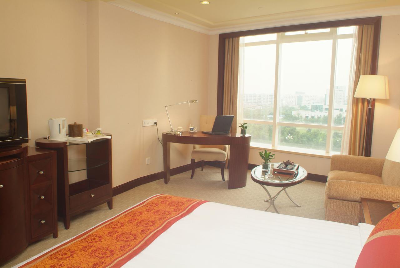 The Royal Marina Plaza Hotel Guangzhou Bagian luar foto
