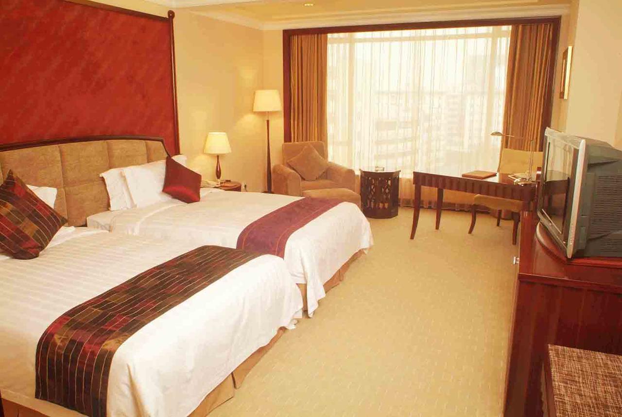The Royal Marina Plaza Hotel Guangzhou Bagian luar foto