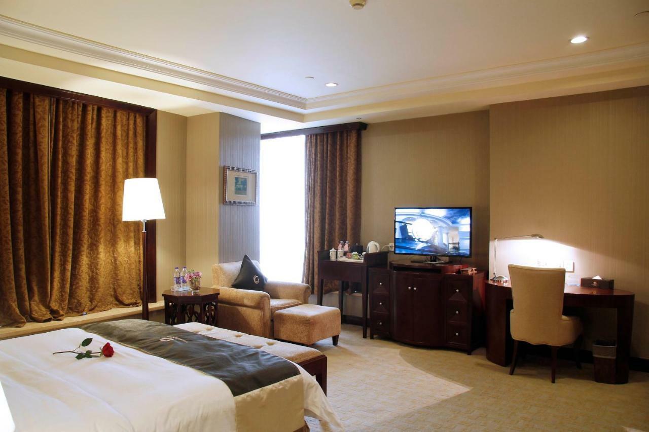 The Royal Marina Plaza Hotel Guangzhou Bagian luar foto