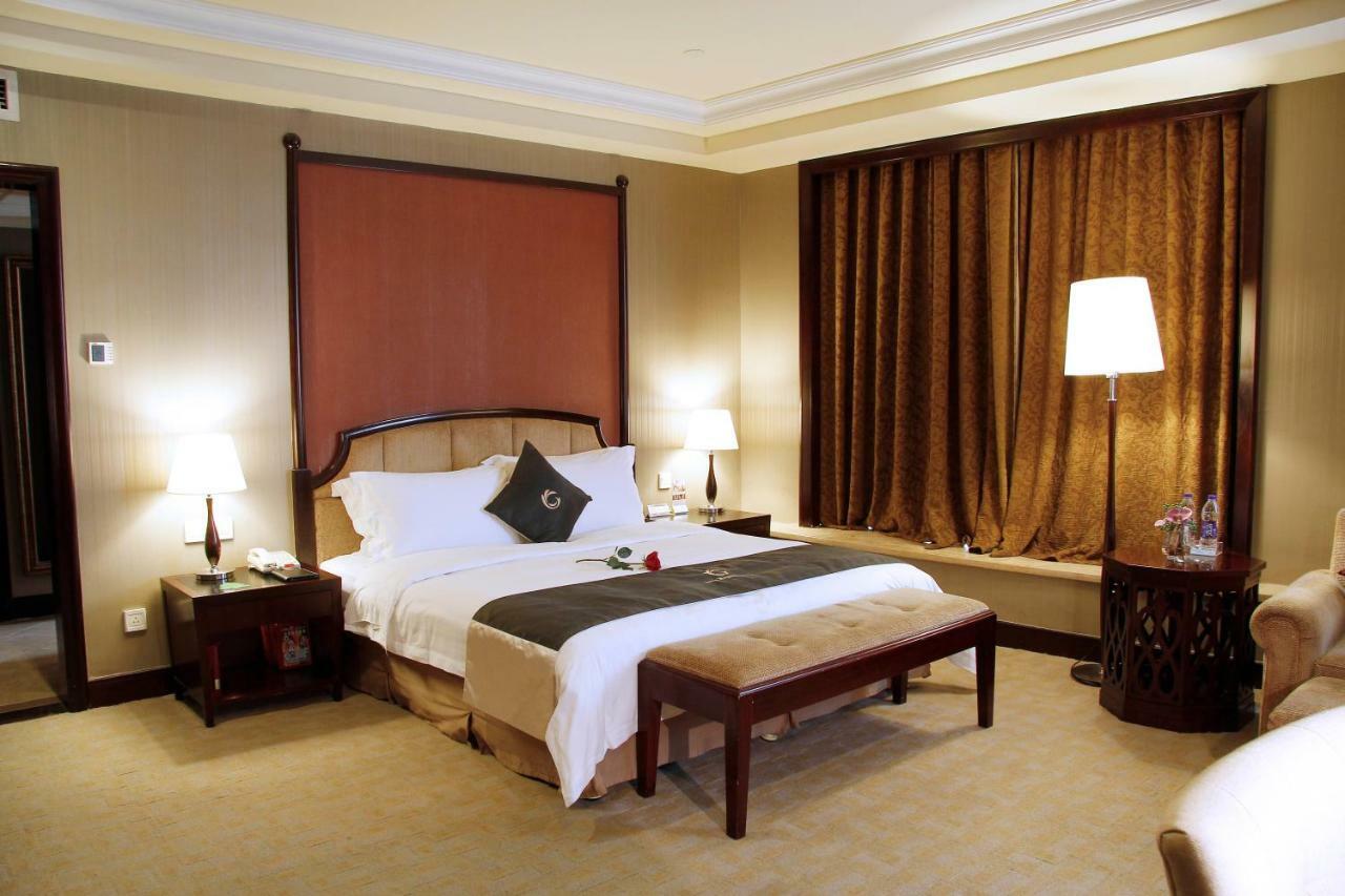 The Royal Marina Plaza Hotel Guangzhou Bagian luar foto