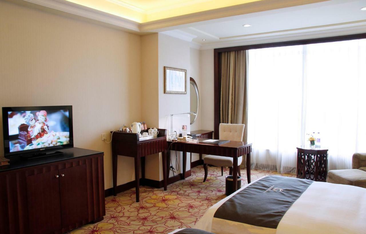 The Royal Marina Plaza Hotel Guangzhou Bagian luar foto